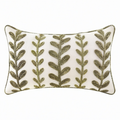 Cojín rectangular 50 x 30 cm de tejido beige y verde con bordado vegetal decorativo
