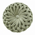 Cojín decorativo redondo de 40 cm en terciopelo verde salvia con trenzado floral